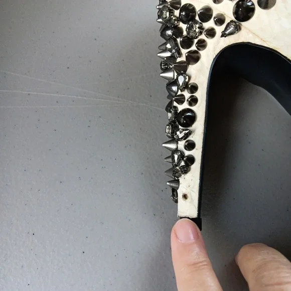 Sam Edelman Shoes Womens 8M Peep Toe Cream Leather Metal Spikes Punk Rock Biker - Picture 13 of 16